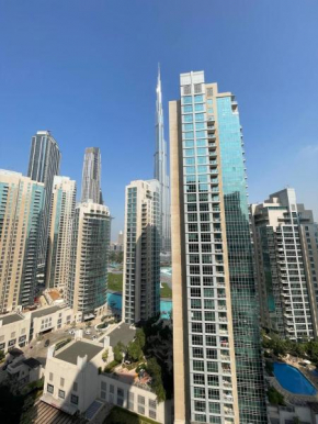 Cozy 2 Bedroom Apartment with Burj Khalifa view in Downtown